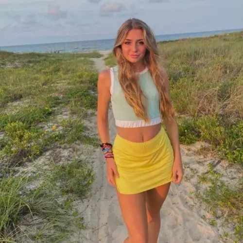 larrissa image 1