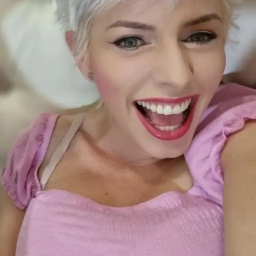 halbnackialbi image 0